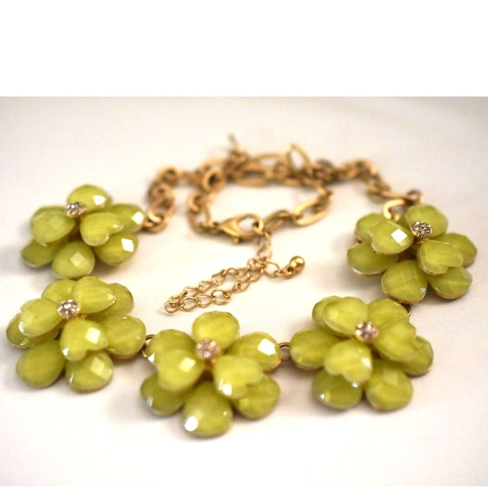 Lovely Green Heart/Oval Beveled Glass Stone Flower Crystal Center 16" Necklace